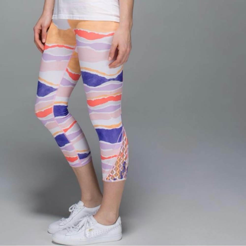 Lululemon True Self Crop Yoga Legging Bleacher Stripe White Iris Flower Size 4 - Picture 2 of 15